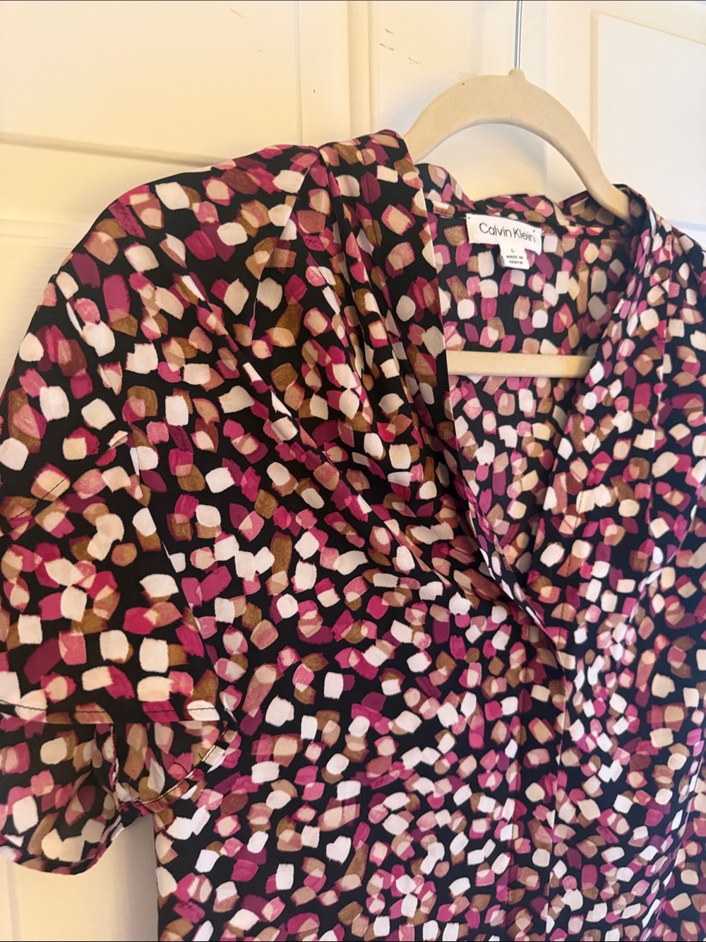 Calvin Klein Black Short-Sleeve Blouse with Pink and Cream Spot Pattern - Picture 6 of 9